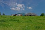 La ferme de Les Plains, 950m. On part à droite ensuite