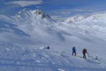 Quelques passages soufflés où les skis accrochent peu. Vue arrière