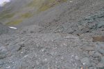 On quitte le chemin pour filer vers Les Morevintières. Il a des cairns