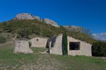 Le col d'Eyrole et sa maison des amis de la nature, le chemin continuera droit derrière