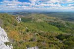 Le chemin montant par le Rocher de la Montre débouche ici. Au centre se trouve notre point de départ