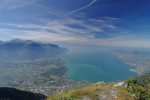 Vue grandiose sur le Léman. Avez-vous trouvé la personne qui fait la sieste ?
