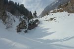 On monte à gauche. Je descendrai dans la fissure