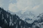 Vanil Noir et la fissure du Pas de la Borrière. On peut voir la croix