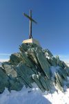 La croix du sommet de l'Allalinhorn. Il a fallu être patient pour y être seuls