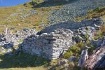 Une ruine, vue arrière