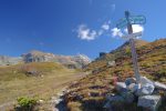 Un vieux panneau. Rothorn et Bella Tola au fond