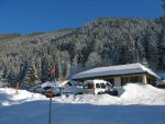 Cergnaule, 1283m. On continue sur la droite par la route vers La Plagniaz