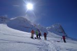 Pause pour certains, le Breithorn est tout à droite