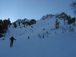 On sort de Plan di Arje, pour remonter la combe entre Chervé et La Tsa, on va suivre le groupe de skieur devant nous qui vont ailleurs mais ça on ne le sait pas encore !