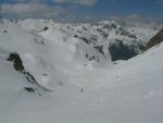 On descend dans ce vallon avalancheux.