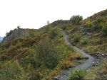 On se dirige vers la croix du Pt2100, sur la droite de la falaise