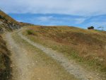 On tourne à droite par ce chemin pour rejoindre la crête