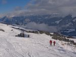 Surprise, des randonneurs sur les pistes. Je me suis arrêté pour savoir pourquoi ils remontaient le long des pistes : pour faire les crêtes ! Chacun son style !