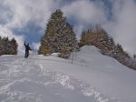 Christian un skieur heureux en voyant le champ de poudre sous ses yeux