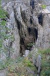 Une petite grotte, sentier raide pour la rejoindre