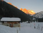 De retour au parking, vue arrière sur le coucher de soleil sur Les Diablerets