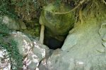 Quelques 10m au-dessus, il y a l'entrée du tunnel de la source, visite de l'intérieur après.