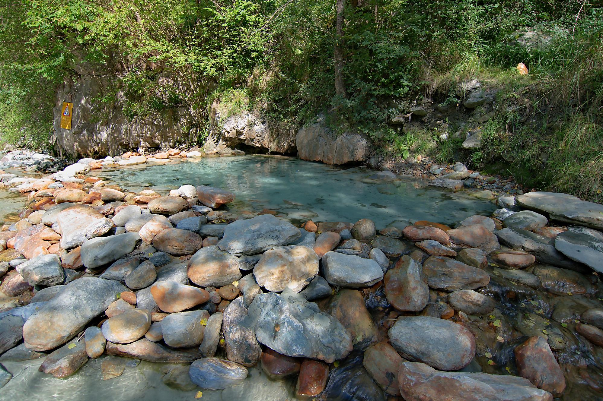 bassin d'eau de source