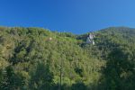 En partant, la vue depuis la route sur les pyramides d'Euseigne