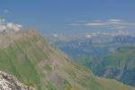 A gauche, Pointe Percée sous le nuage. Au centre la Haute Cime puis le Mont Ruan