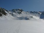 La Pointe de Tourtemagne au fond, il faut remonter la bosse au centre de la photo (Lac du Toûno), je l'ai fait par la droite, mais par la gauche c'est mieux.