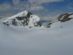 Je redescends dans le vallon, dans une neige de printemps excellente.