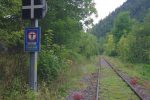 Oh le joli panneau ! Le plaisir n'en sera que plus grand ! Après tout les trains circulent rarement ici !