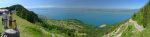 Vue sur le lac Léman. Thollon-les-Mémises en bas