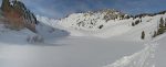 Vue panoramique depuis le col du Pt1667 sur le Lac d'Arvouin et ses chalets