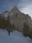 Le rocher du Pt1996 et une grotte au milieu