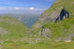 Vue arrière sur le Pas d'Encel, l'encoche au-dessus du petit barrage