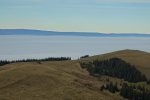 Au loin l'antenne du Chasseral et la croix de Käsenberg