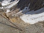 Et je retrouve mon raccourci, il n'y a plus de neige sur la route. Je descends toujours sous les Jarfannes, ça n'est pas du grand ski (éboulis, neige terreuse a certain endroit) mais on évite le portage !