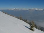 On monte sur la crêt de Le Teret, vue sur la plaine du Rhône