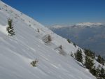 Je suis sur la courbe de niveau à 2000m, il faut couper cette pente (entre 40-45°). Werner Munter me dirait : pas bien en danger 3 ! De plus il me reste 45mn pour rejoindre le bus, c'est jouable. Terminus et demi-tour !