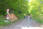 Parking et fin de la route autorisée. Il faut partir à gauche après le cabanon