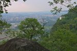 Un des rares points de vue sur la plaine avec le chateau de l'Ermitage, construit au 13ième, brulé à la fin du 16ième (avant l'escalade de 1602) et seulement reconstruit en 1885