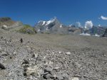 Passage à plat dans ce pierrier avant de voir la cabane