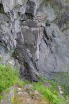 Passage sous la falaise.