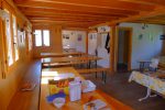 Le réfectoire de la cabane du Petit Mountet