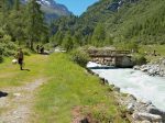 Au pont du Pt1731, on va monter sur la gauche, pendant que les scouts préparent leur camp.