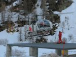 Départ depuis le parking du bâtiment de la station de pompage. C'est aussi le départ de l'héliski. L'hélicoptère fera des aller-retours (rotation toutes les 5mn) incessants pendant la montée le long du vallon de La Borgne d'Arolla. Bruyant au possible et la moindre votation me fera voter contre !