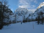 On part sur du plat, avec en ligne de mire le Mont Collon. On est à l'ombre, il fait donc frais !