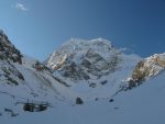 Le chemin d'été par sur la gauche, en traversant le pont du Pt2089, en hiver on continue le long du vallon pour bifurquer sous le Mont Collon.