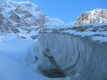 Des stalactites dans le Bas glacier d'Arolla.