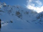 Sous le nuage, le col de la Chenau