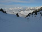 Ensuite on descend dans plusieurs combes, ski moyen dans ce secteur