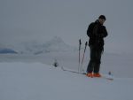 On arrive après 2h au sommet de Gros Châtillon (1836m). Quelle ambiance avec le stratus, les sommets qui émergent et le plafond bas.