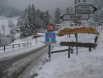 Une visite à la fromagerie de chèvre dont les maisons sont celles de tout à gauche après le pont